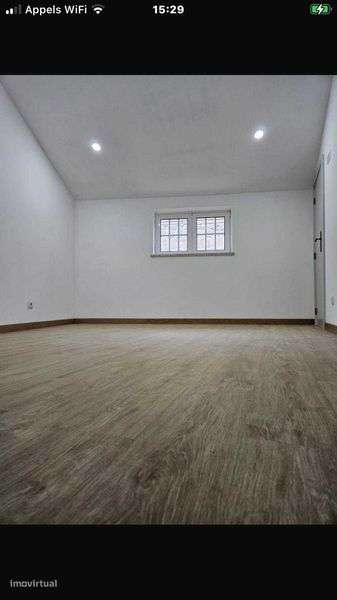 Casa de habitação, reconstruída, com garagem, arrumos e logradouro - Grande imagem: 5/12