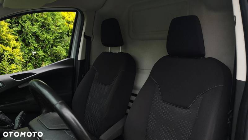 Ford Transit Courier - 26