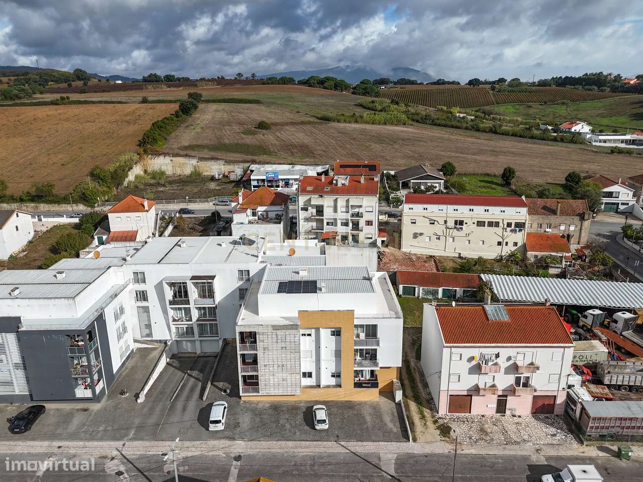 Apartamento T3 com terraço e churrasqueira – Merceana, Alenquer - Grande imagem: 2/35