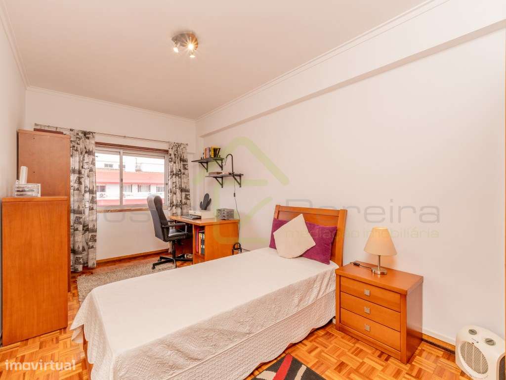 Apartamento T3 com duas frentes e óptima exposição solar-20