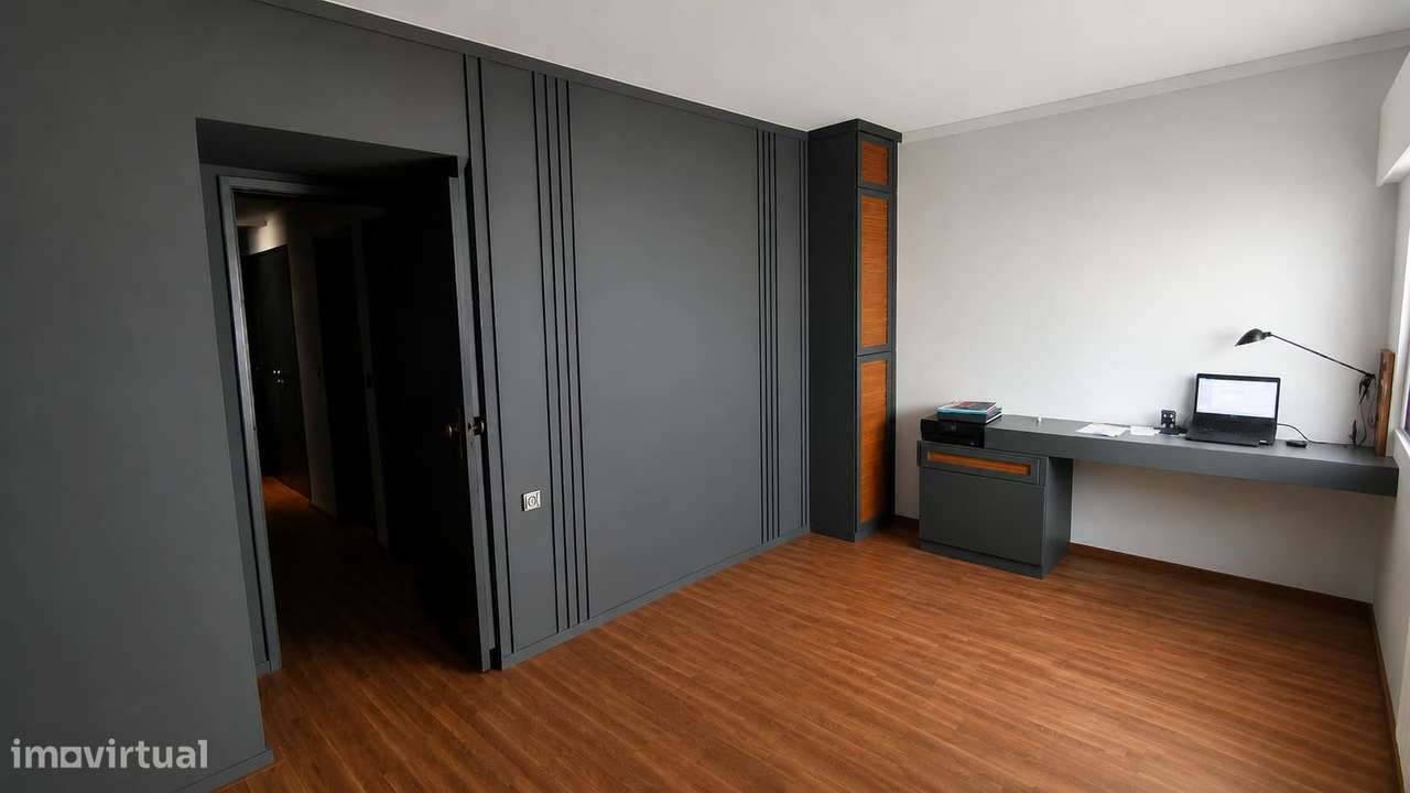Apartamento T3 com Terraço Amplo e Exposição Solar na Ramada-7