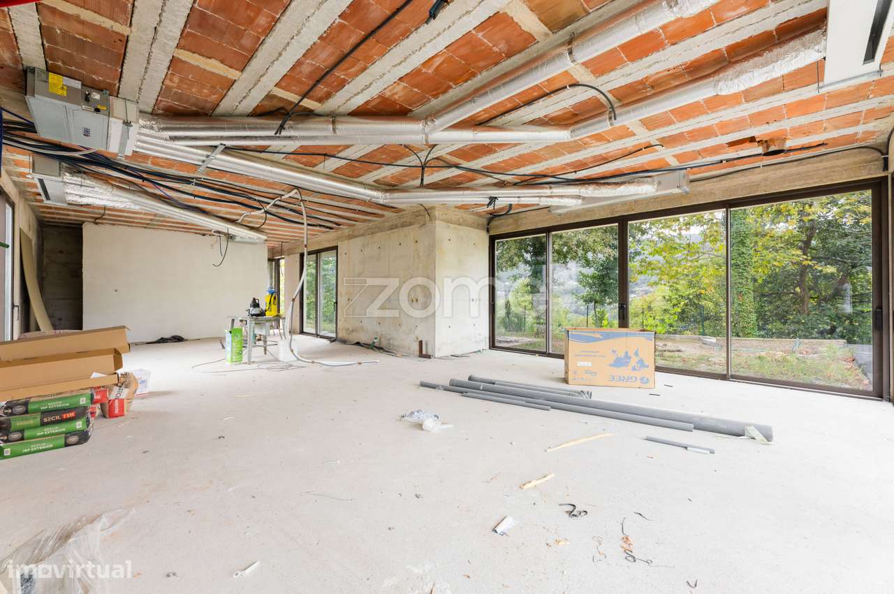 Moradia T4 em Construção na Ventosa - Gerês - Grande imagem: 4/48