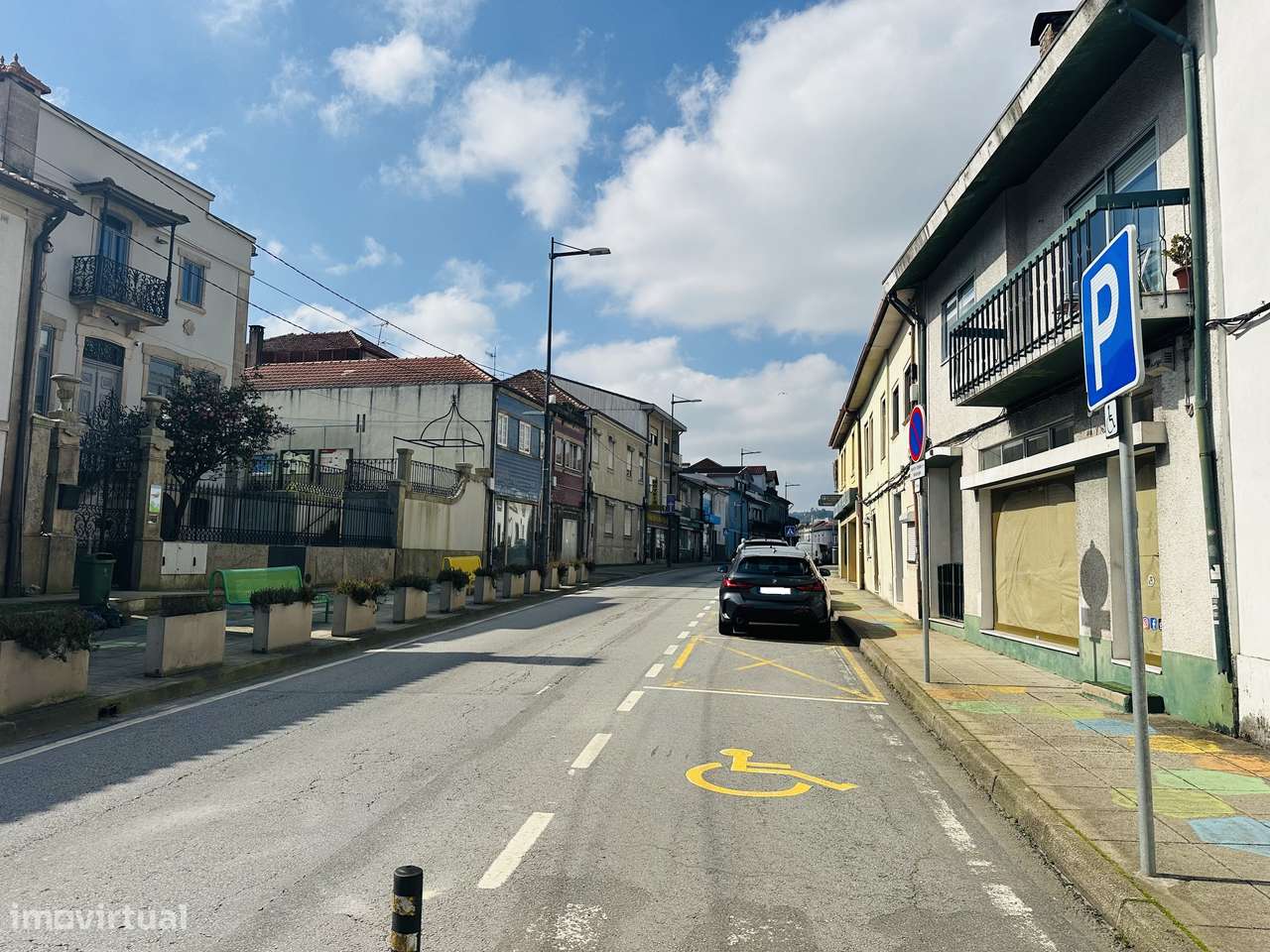 Amplo espaço comercial, em localização central de Valongo-9