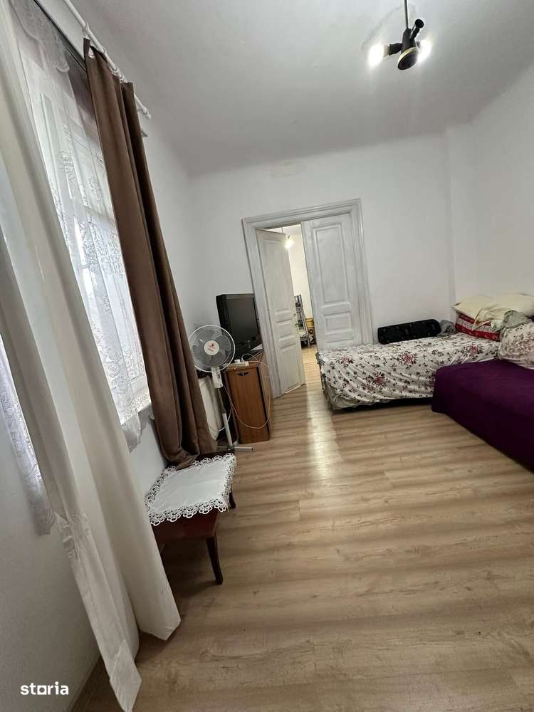 De vanzare casa in Roman, din caramida, zona Piata Mare, 60.000 euro - Imagine principală: 5/8