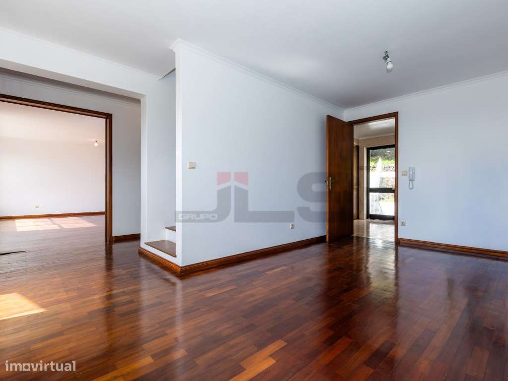 Moradia T4+1 com Dupla Cozinha e Vista Mar - Potencial de Investime...-6