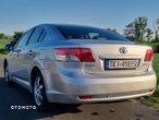 Toyota Avensis 2.0 Premium - 12