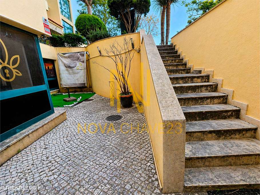 Oportunidade Única na Parede - Loja convertida em Habitação - Ap. T2-29