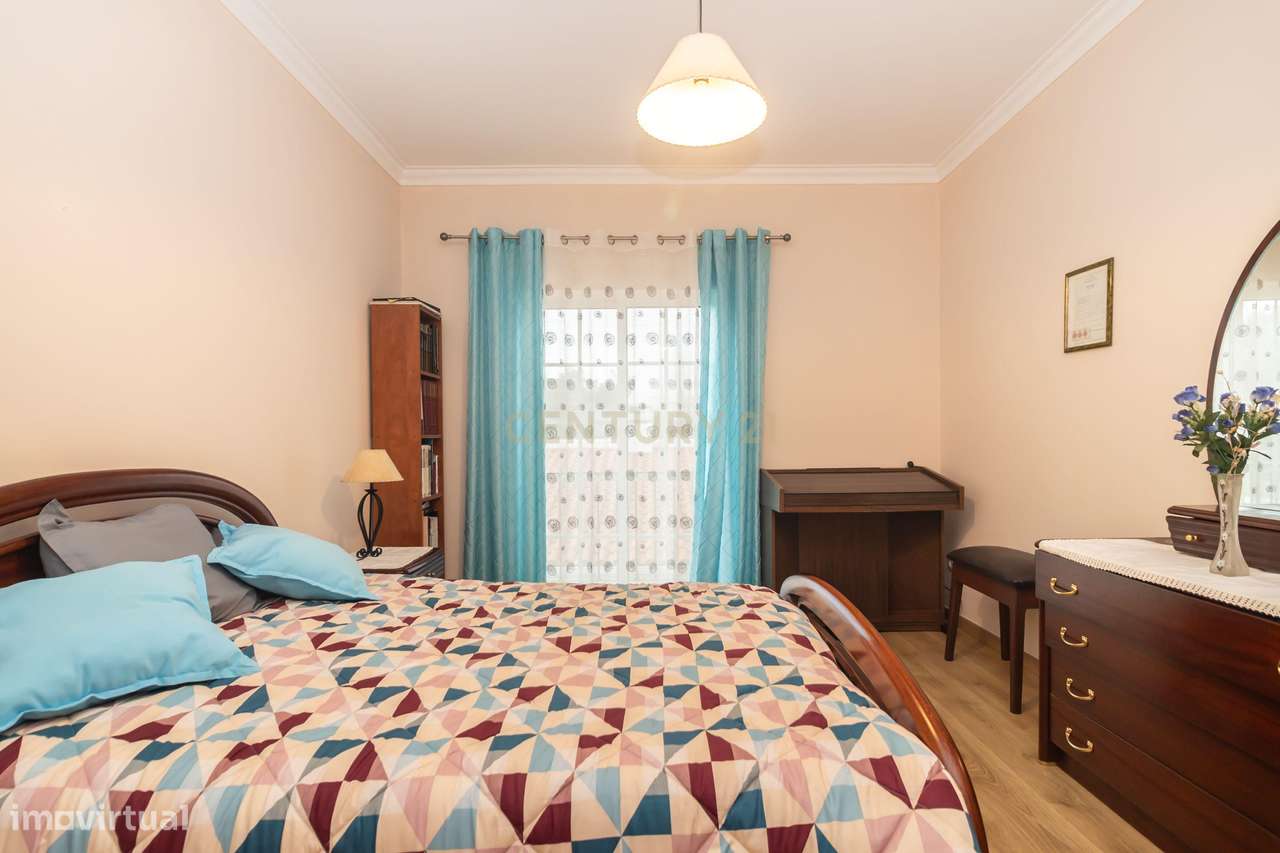 Moradia T4 Independente com garagem e jardim em Setúbal-28