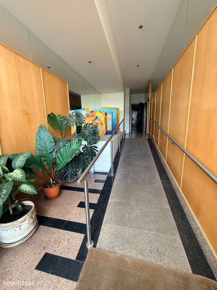 Apartamento T3 com 2 casas de banho em Almada-22