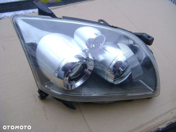 LAMPA PRZÓD PRAWA TOYOTA AVENSIS T25 06-09 lift EU - 1