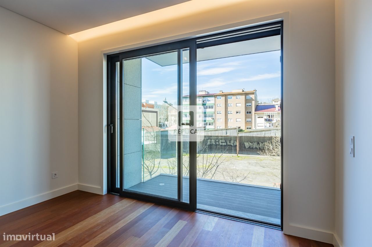 Apartamento T3 Novo com Varanda no Centro de Matosinhos - Grande imagem: 1/32