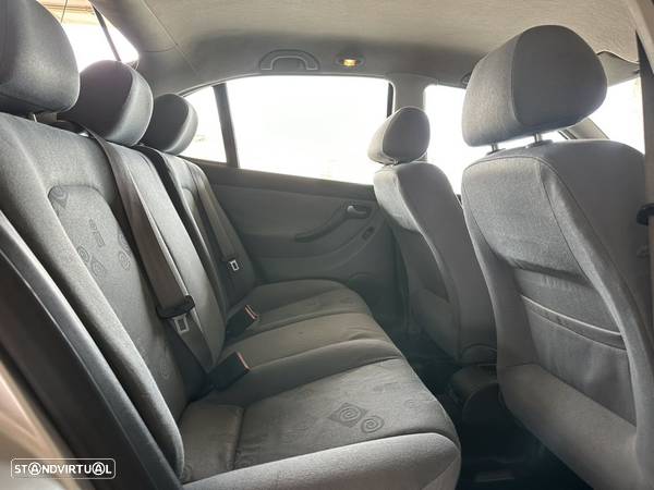 SEAT Leon 1.4 16V Confort - 11