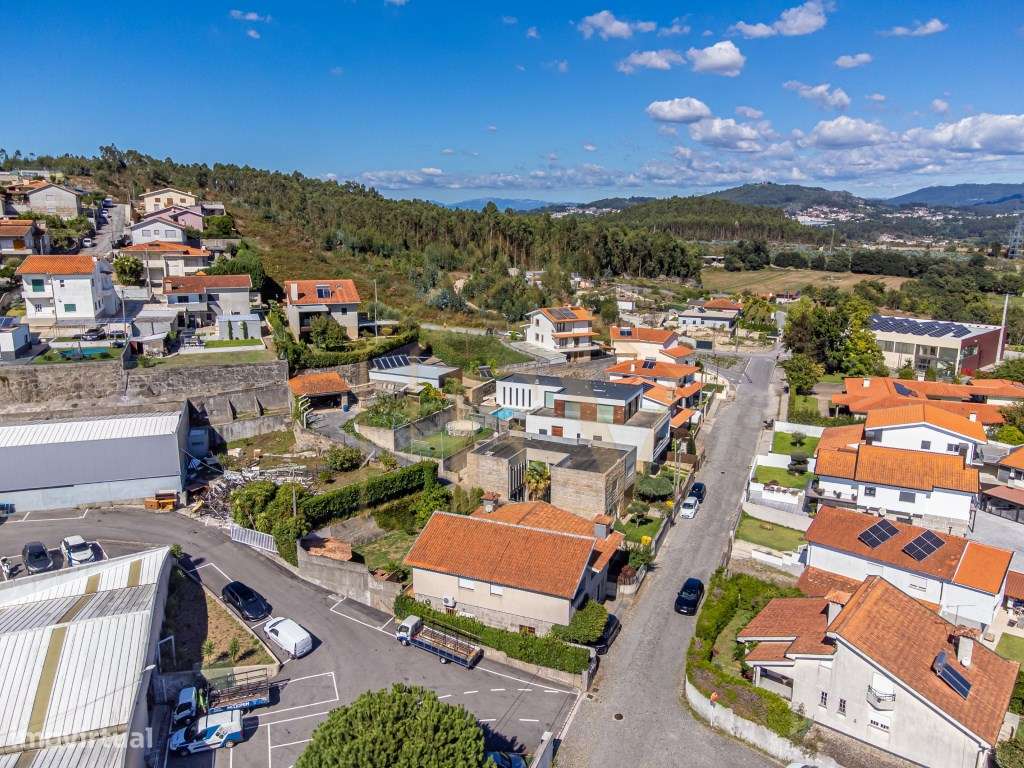 Moradia Individual T3 Renovada | Lordelo, Guimarães-30
