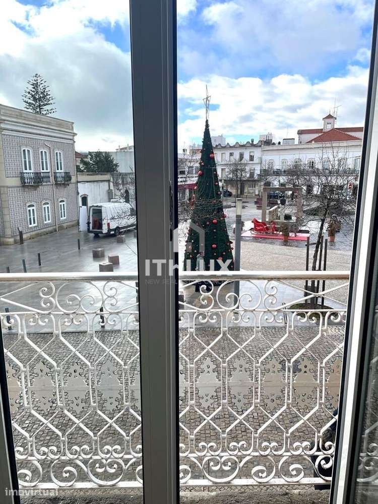 Elegante Casa de 4/5 Quartos na Praça Principal de São Brás de Alporte - Grande imagem: 5/23
