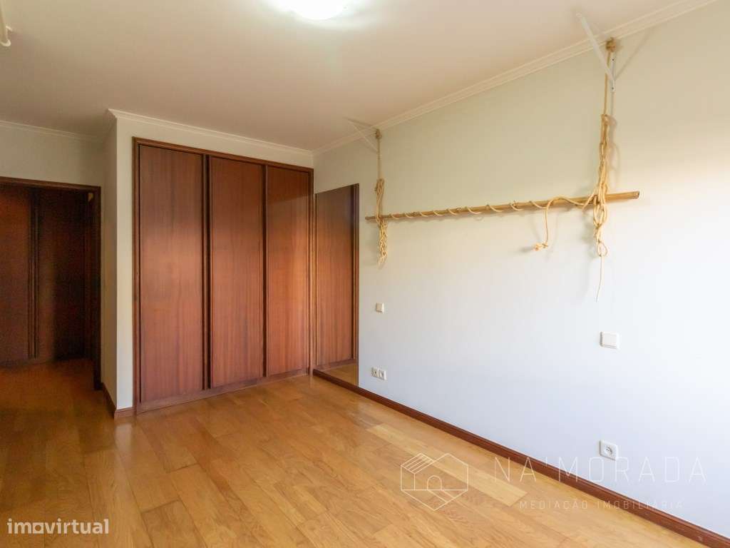 Apartamento T3 em Sanguedo em Edifício Modernizado e Ótimos Acessos-15