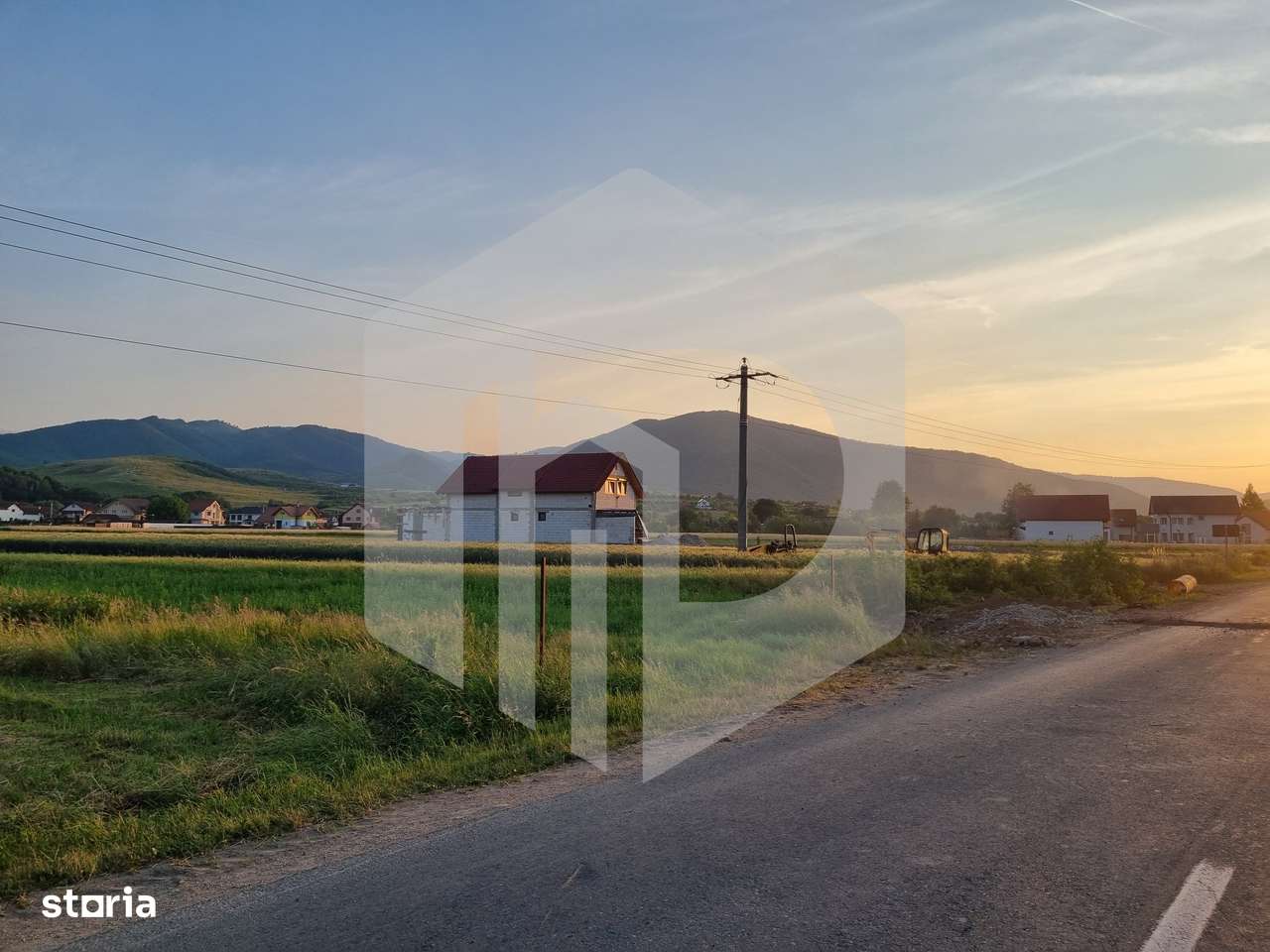 Teren Gura Râului-Orlat-1782 MP-2 fronturi-Utilitatile la 30 ml - Imagine principală: 2/7