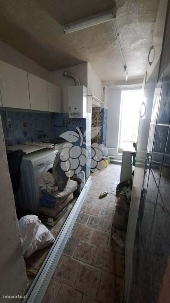 Apartamento cave de 62 m² na Penha de França com um pátio privado de 9-9