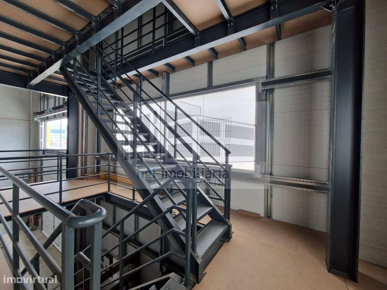 Armazém em São Julião do Tojal - Grande imagem: 4/27