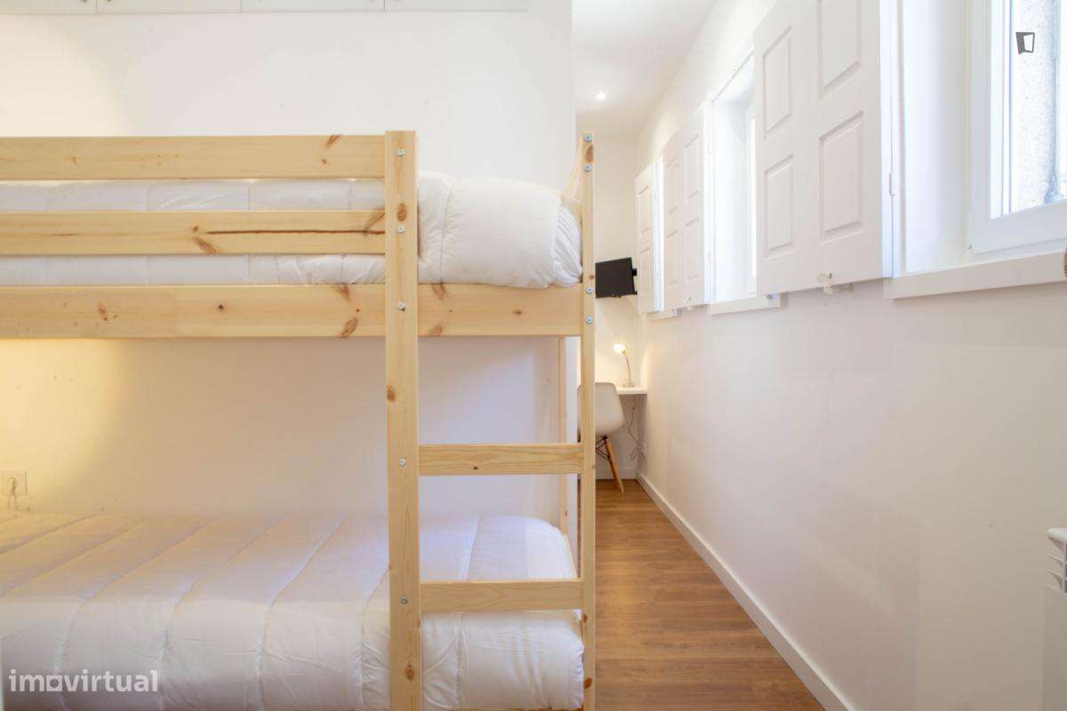 Quarto - localizado em Paranhos Porto - Grande imagem: 3/10