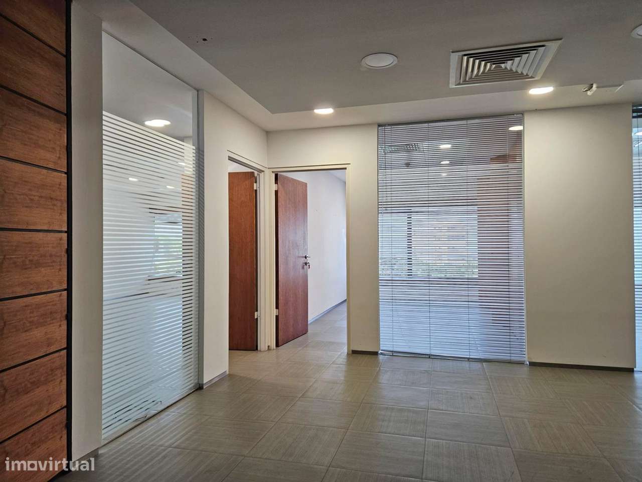 Escritório Lisboa Arrendamento | 362 m2 |  Ed. Soeiro Pereira Gomes - Grande imagem: 1/24