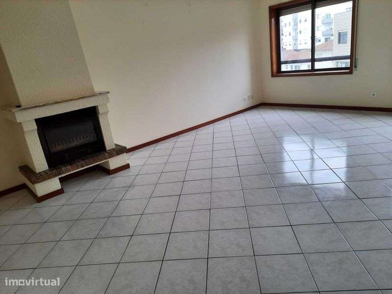 Apartamento Espectacular na Praça "Barbazeux" S. João da Madeira - Grande imagem: 5/10