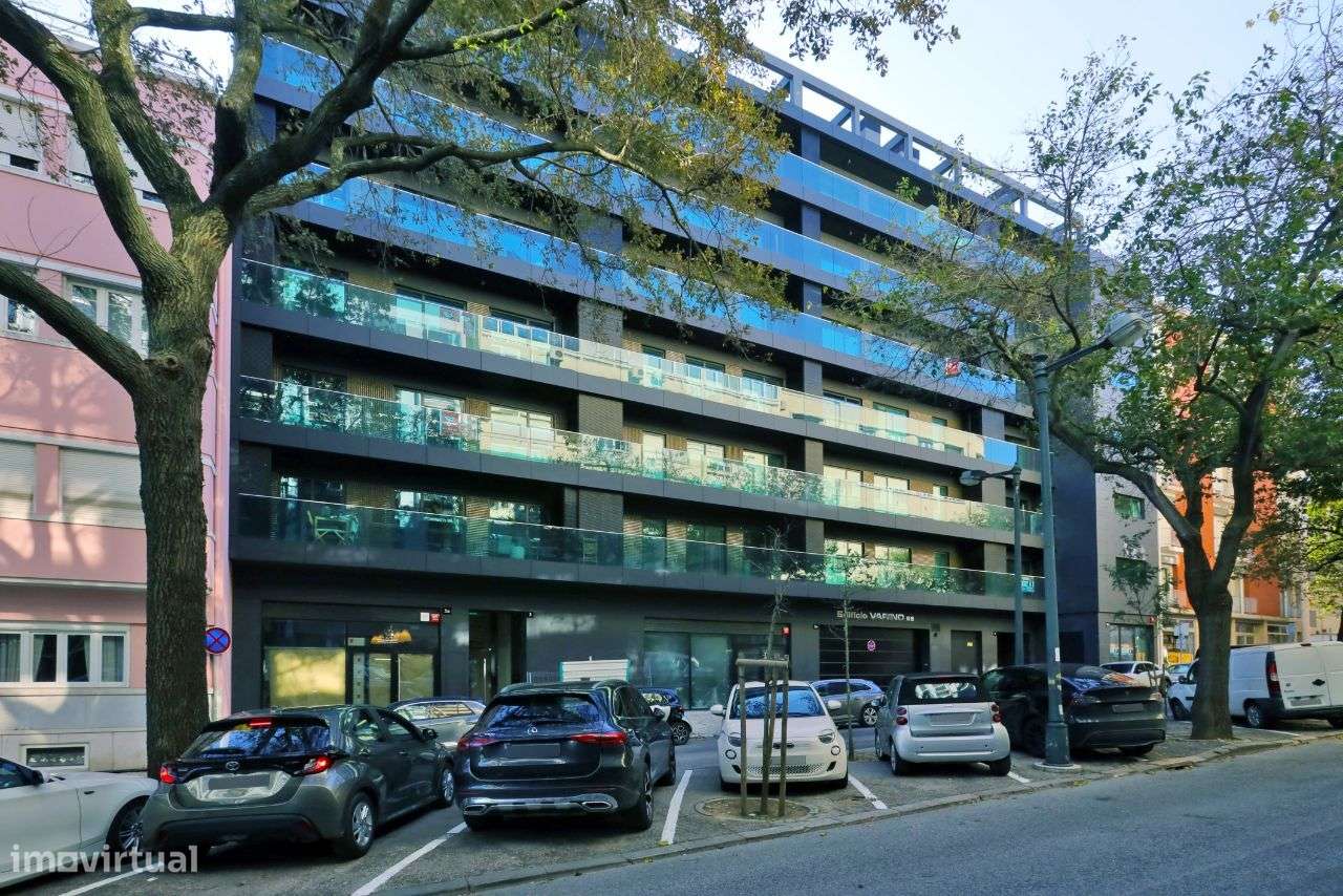 Apartamento T2 com 110m2 no edifício Varino 04-12