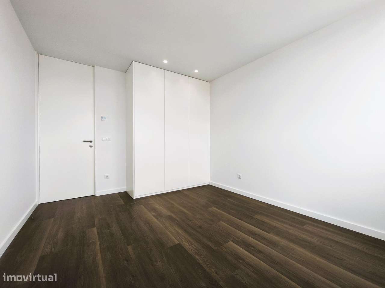 Apartamento T4 Novo (com Terraço e Centro Cidade)-25