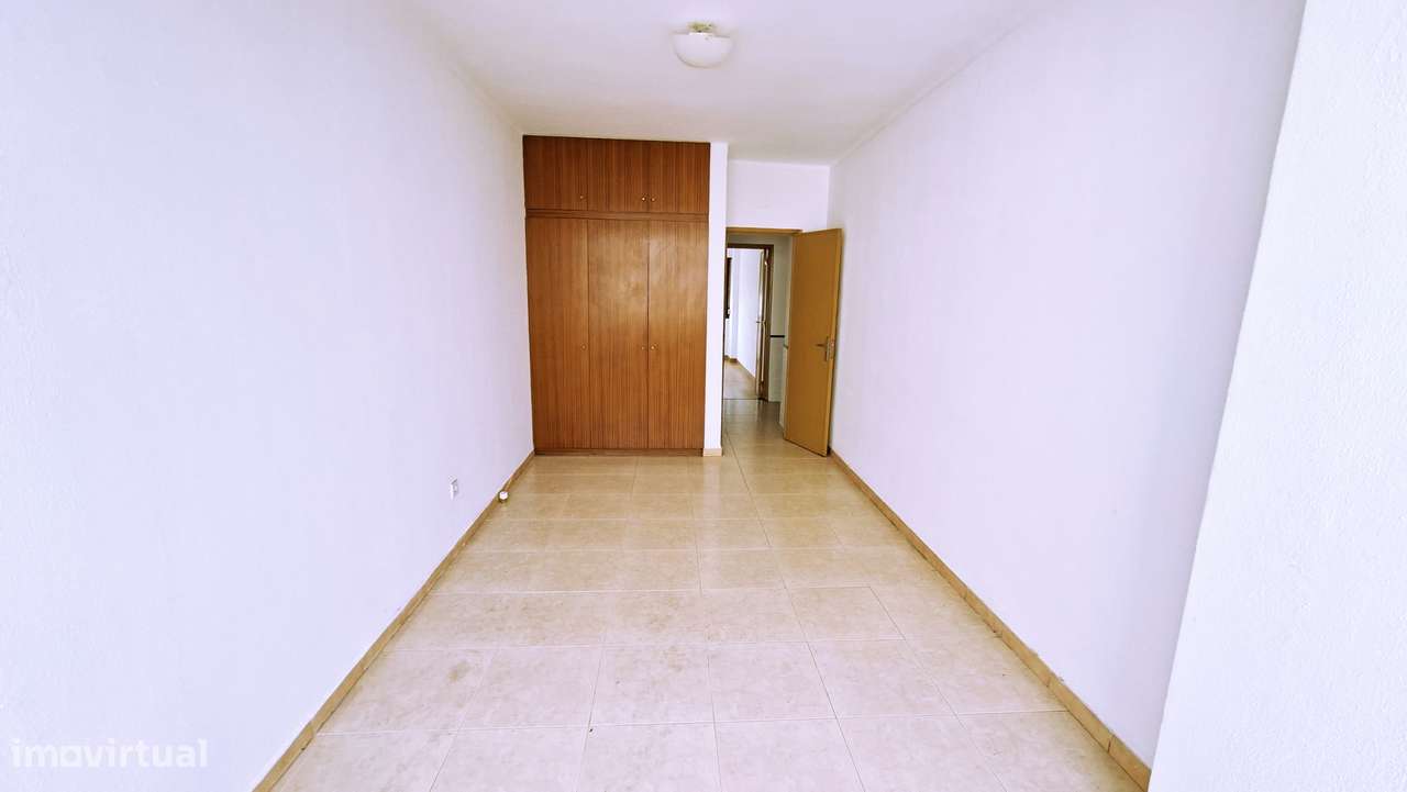 Apartamento T2 luminoso no Barreiro – 5.º andar com elevadore-5