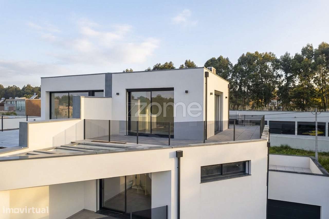 Moradia T5 com piscina na praia da Madalena - Grande imagem: 2/44