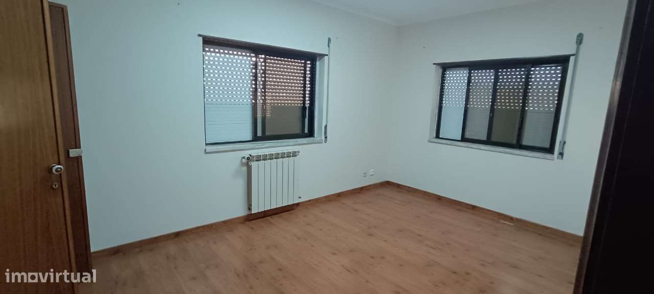 Moradia T6 com Cave, R/Chão e Sótão Aproveitado | A 3 km de Tomar-29