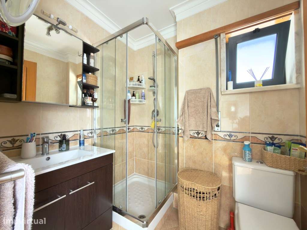 Apartamento T4 com Garagem box, na Amadora-17