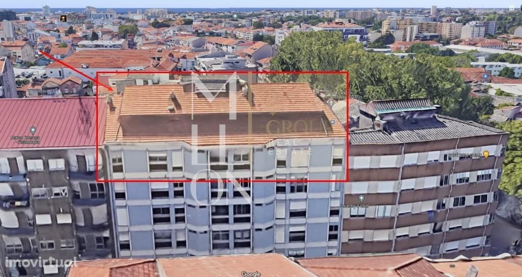 Apartamento T6 em duplex, último andar