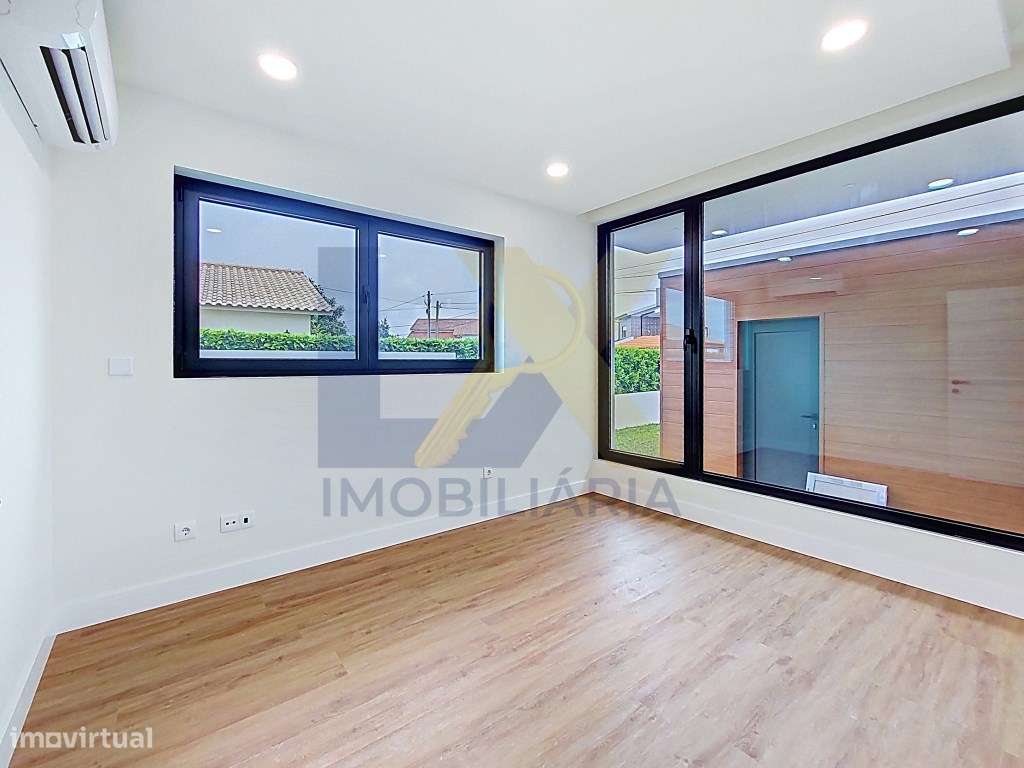 Moradia T4 de elevado padrão em Aradas-10