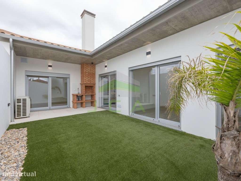 Moradia V3+1 nova e térrea com jardim-7