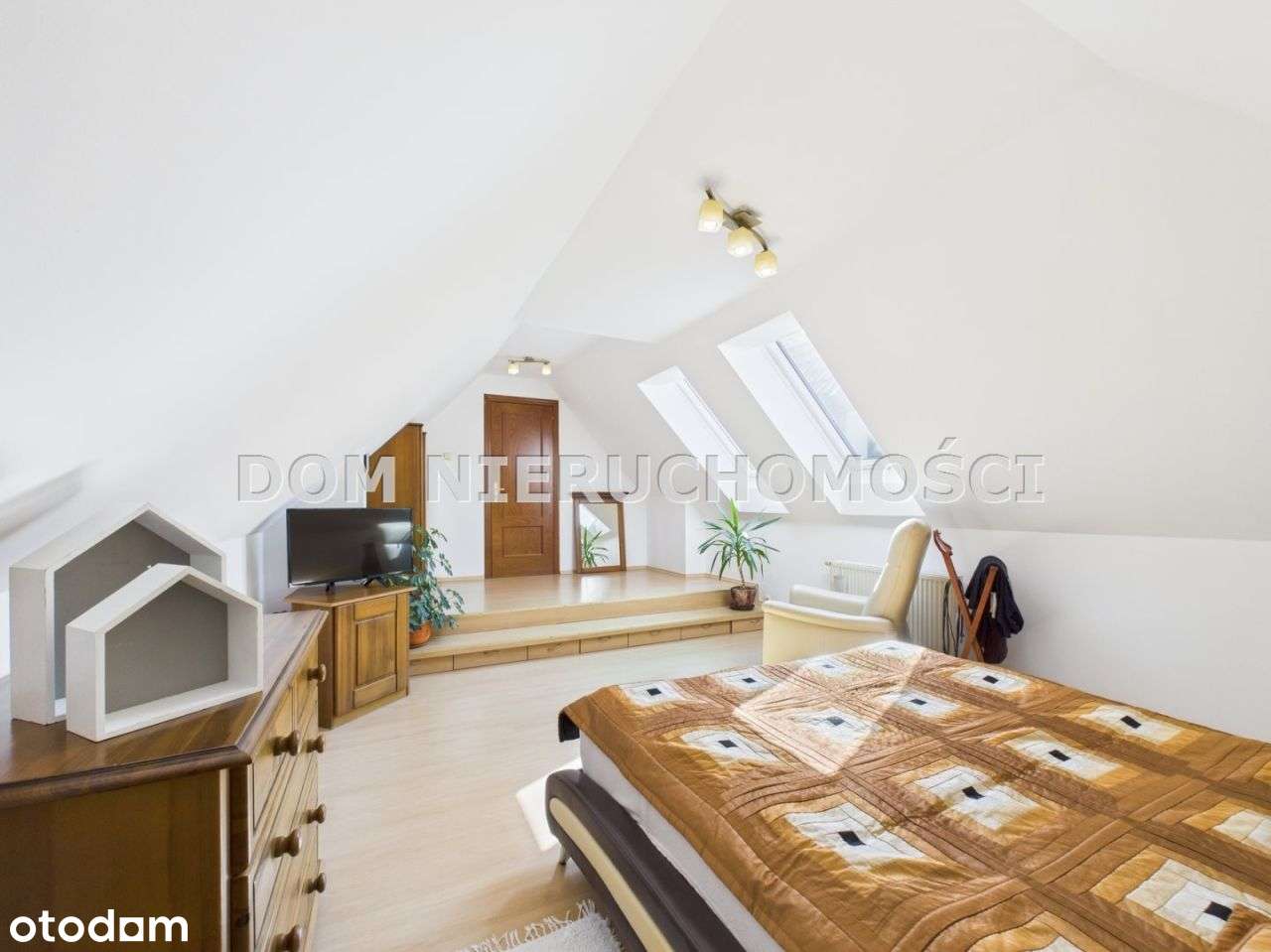 Dom pod Olsztynem z pięknym ogrodem!-13