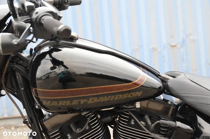 Harley-Davidson Softail Breakout - 12