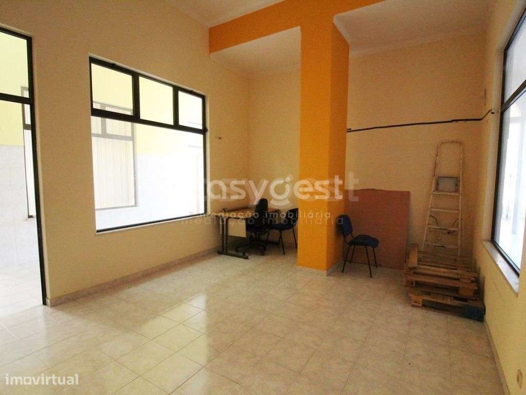 Loja inserida num Centro Comercial com 24 m2, em Ferragudo - Grande imagem: 5/8