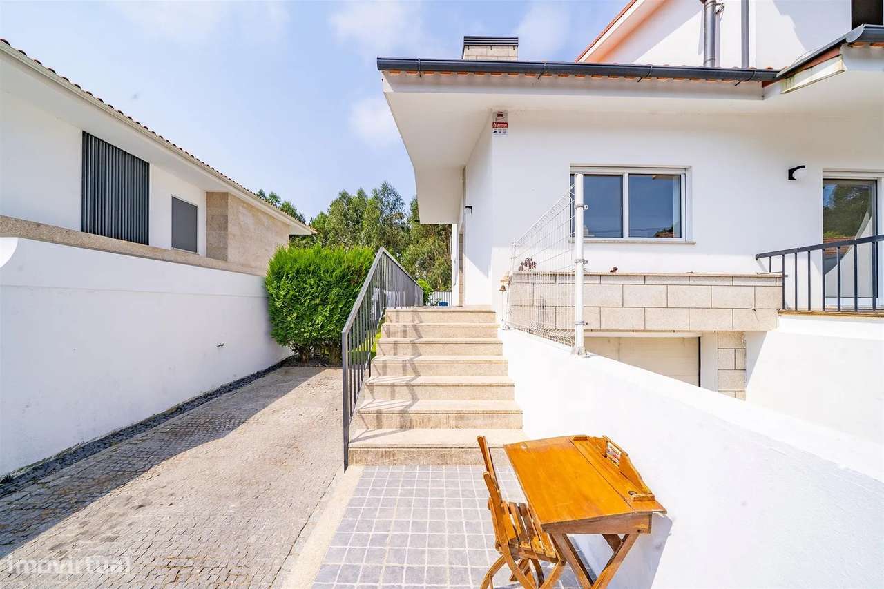 Moradia T4 com piscina nas Marinhas | Esposende-3