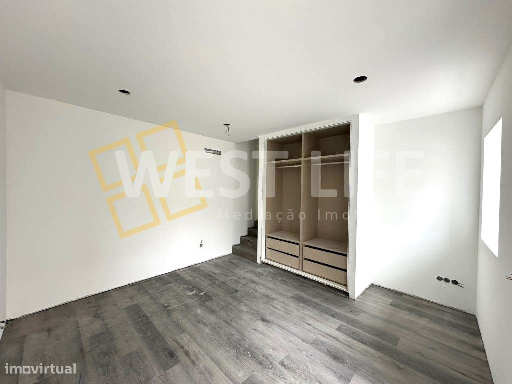 Moradia T3 Totalmente RENOVADA, com SUITE, agradável espaço exterio... - Grande imagem: 3/22