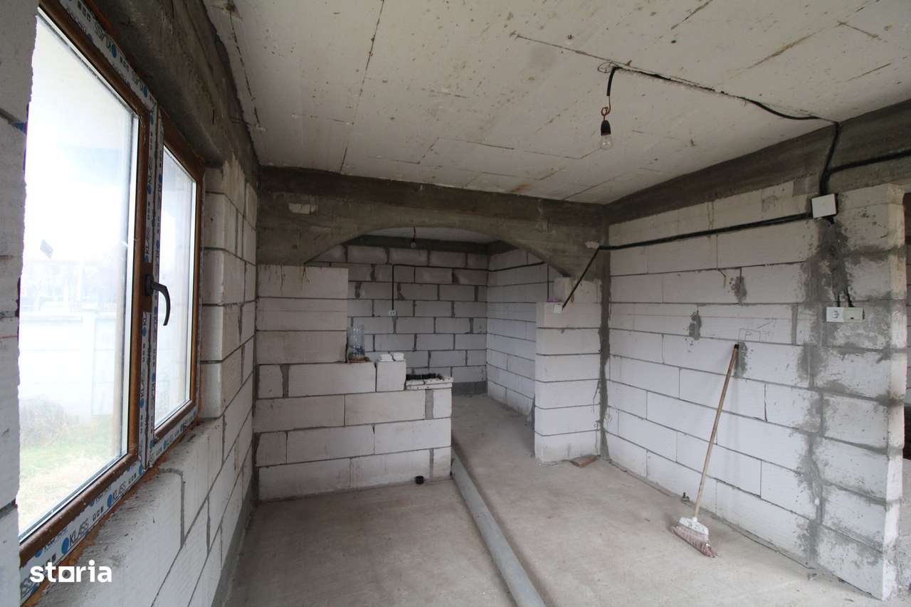 Casă P + 1 Câmpu Mare, Albeni - Imagine principală: 5/9