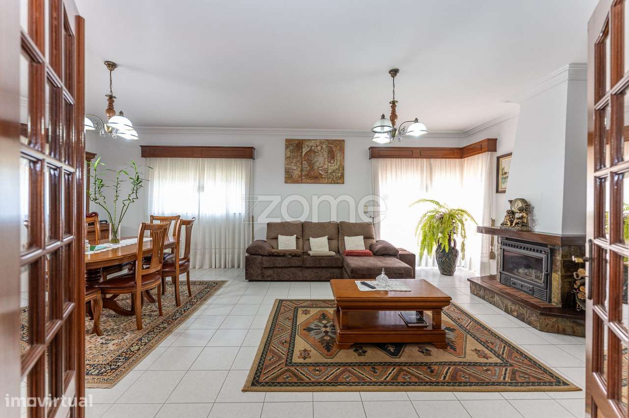 Moradia T3 em Grijó com 2.531 m² de Terreno e Campo Futebol - Grande imagem: 4/30