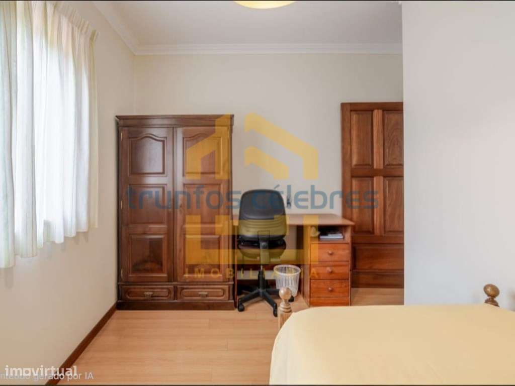 Moradia T4 de 4 Frentes Renovada inserida num lote de 1450m2 | Laún...-26
