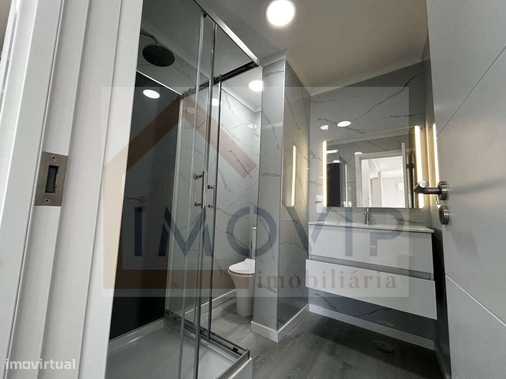 Apartamento T2 Remodelado em Setúbal-12