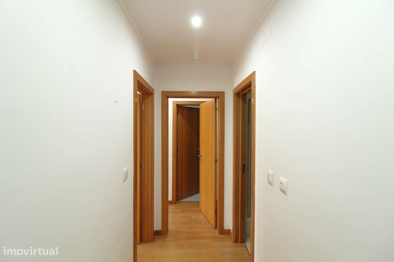 COLINAS DO CRUZEIRO -  T3 com 150 m² e 4 lugares de garagem!-23