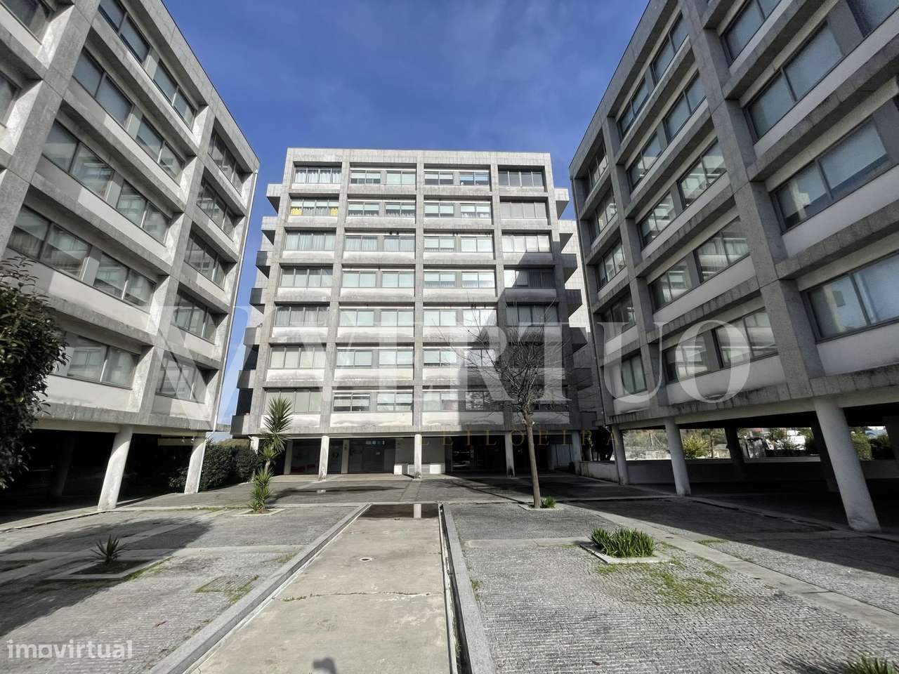 T4 em Moreira da Maia | 159 m² | 2 Garagens | Venda Judicial - Grande imagem: 2/60