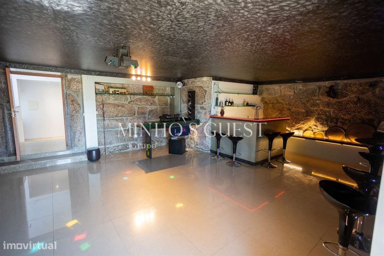 Moradia V4 de Luxo (650m2) Implantada em Terreno de 12500m2 - Souto, G-26