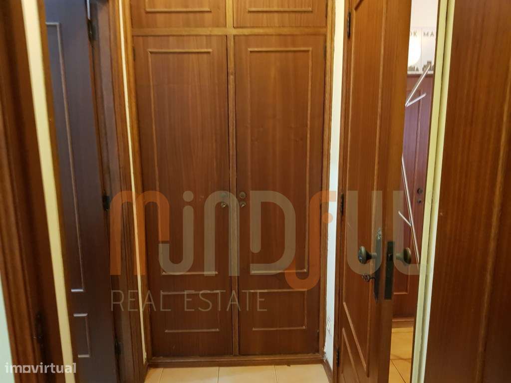 APARTAMENTO T1 PARA VENDA, com 1 frente, com Varanda em Edifício de... - Grande imagem: 4/18