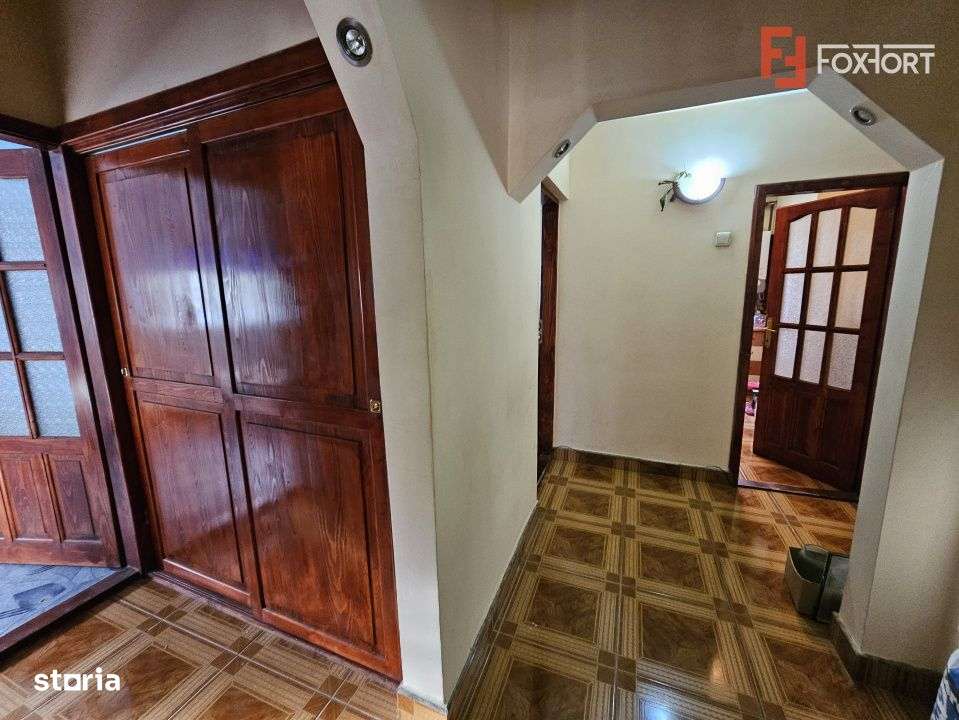 Apartament cu 3 camere, decomandat cu vedere pe 3 parti - zona Miorita-4