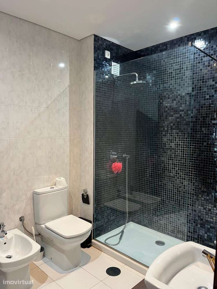 Apartamento T4 - Famalicão - Garagem box -  Excelentes áreas-8