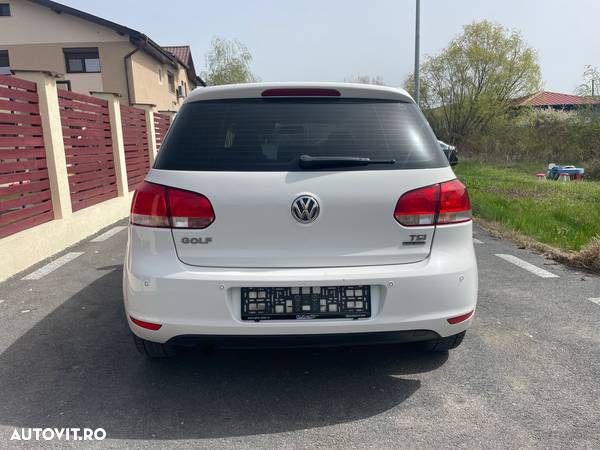 Volkswagen Golf - 6